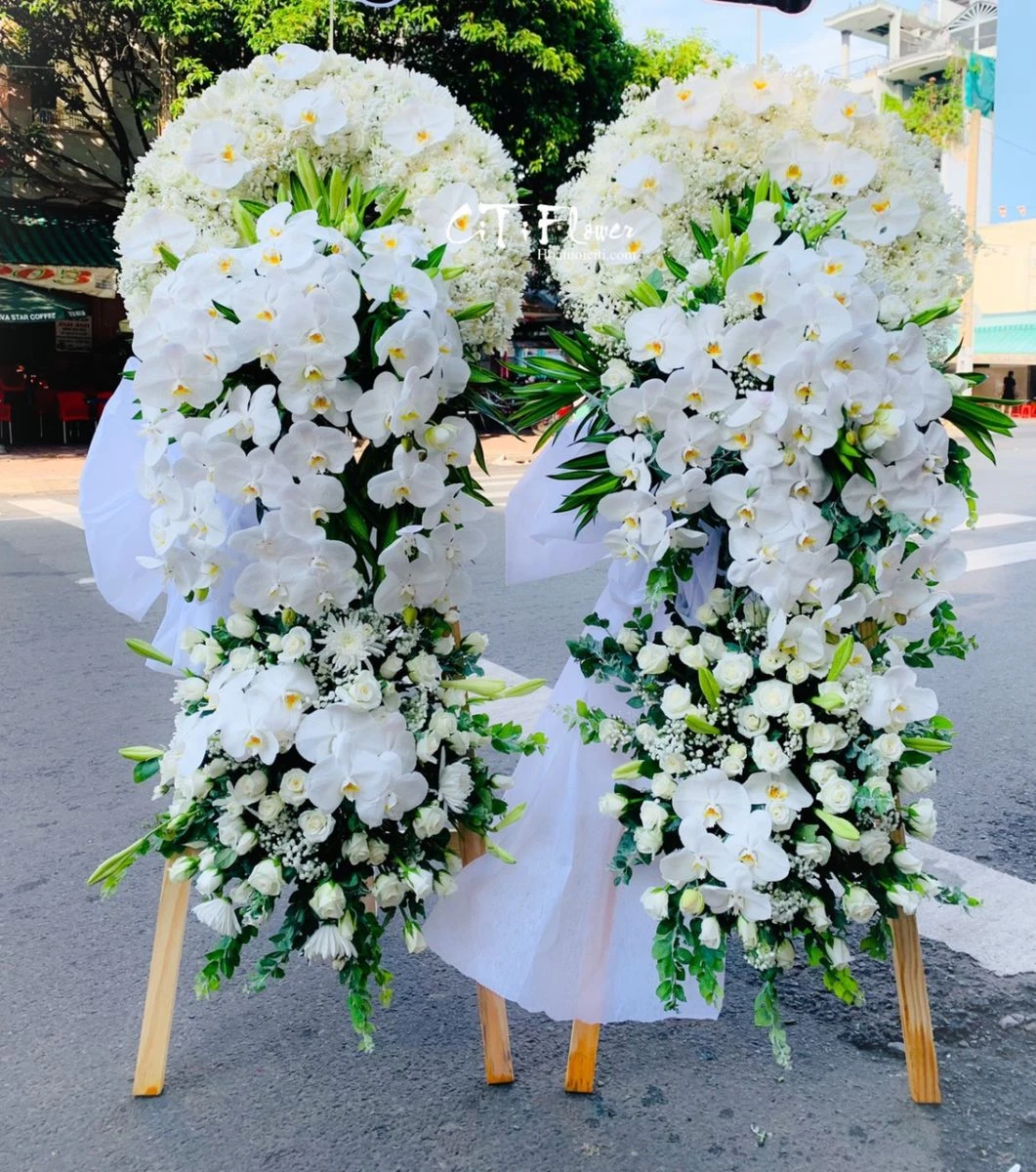 Hoa tang và vòng hoa viếng
